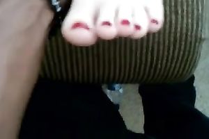 White nympho simply can't live without showing off her hawt toes