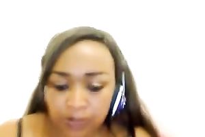 Boobalicious camgirl with a bubble arse flaunts her knockout curves