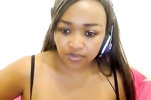 Boobalicious camgirl with a bubble arse flaunts her knockout curves