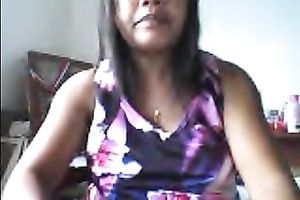 Webcam solo with a chubby exotic milf playing with her whoppers