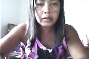 Webcam solo with a chubby exotic milf playing with her whoppers