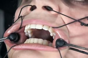 Alluring blond playgirl got her mouth stretched by her taskmaster