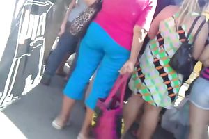 Sizzling sexy bombshell with large ass has no idea I am following her