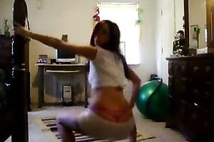 She is a hawt camgirl with awesome twerking skills