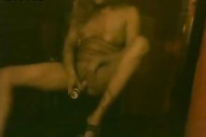 This lustful and bodacious nympho knows how to masturbate