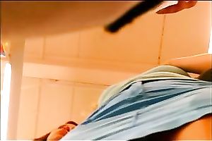 I made a precious upskirt clip of sexy woman in a store