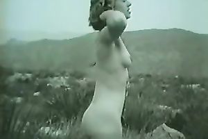 Retro golden-haired babe disrobes outdoors and shows her worthy body