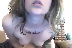 Super sexy livecam model knows how to shake her flawless a-hole