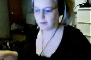 Slutty web camera blond wearing glasses plays with her limber mambos