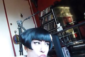 Prurient wench with dark silky hair knows how to give a worthwhile orall-service