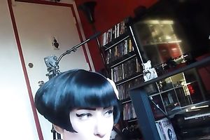 Prurient wench with dark silky hair knows how to give a worthwhile orall-service