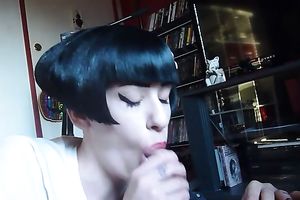 Prurient wench with dark silky hair knows how to give a worthwhile orall-service