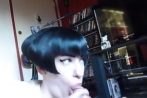 Prurient wench with dark silky hair knows how to give a worthwhile orall-service