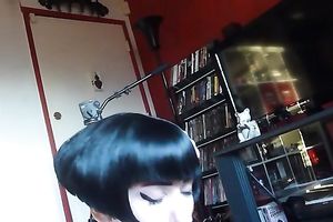 Prurient wench with dark silky hair knows how to give a worthwhile orall-service