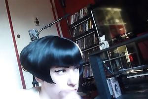 Prurient wench with dark silky hair knows how to give a worthwhile orall-service