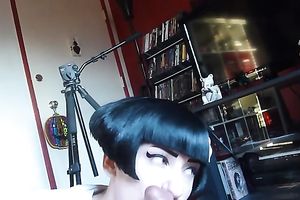 Prurient wench with dark silky hair knows how to give a worthwhile orall-service