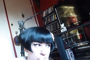 Prurient wench with dark silky hair knows how to give a worthwhile orall-service