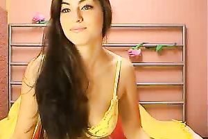 Stunningly nice-looking honey puts on a great cam show