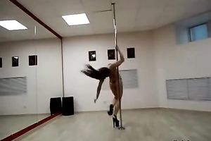 Professional stripper Leila gives terrific pole dance in hawt underware