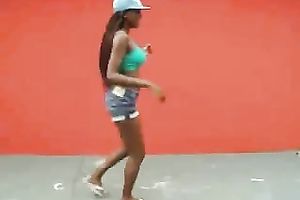 Sexy sweetheart with a flawless body shows her stunning twerking skills