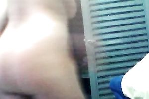 Chubby bare milf demonstrates her tanned body for the livecam