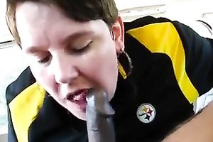 Fat short-haired mama sucks my dark dong in a car