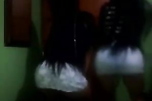 Hot cam clip with 2 brunettes shaking their booties