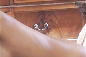 Amateur dark honey receives her cocoh licked after giving a oral-stimulation