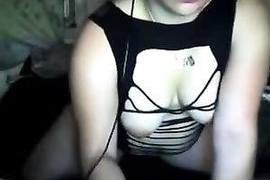 This bulky camwhore likes to tease her soaked snatch