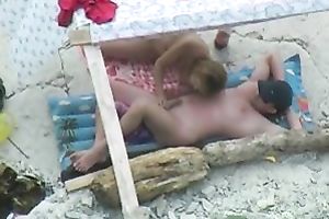Amazing orall-service sex taped on the beach underneath the tent