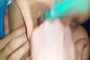 Pumping my wife's twat and fingering it to agonorgasmos