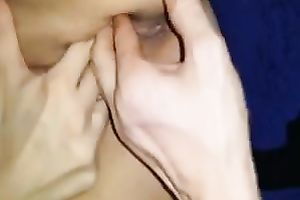 Pumping my wife's twat and fingering it to agonorgasmos
