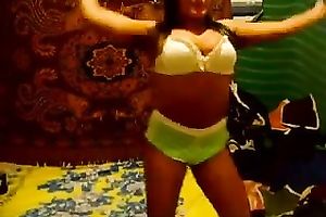 Shaking my breath-taking caboose in homemade solo clip