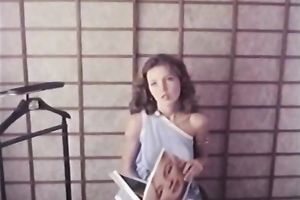 Delightful dark brown hottie gives astounding oral-job to a stud