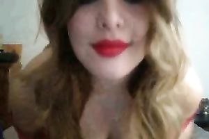 Chubby livecam model shows off her biggest succulent pantoons