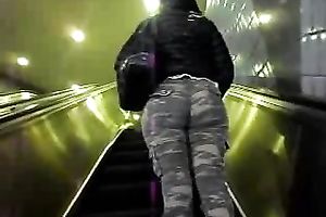 This babe can hypnotize any stud with her big bottom