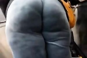 This babe can hypnotize any stud with her big bottom