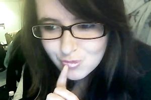 British hoochie flashes her soaked boobies and booty