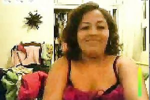 Plumpy big beautiful woman Latina cheating wife shows me her nifty butt on livecam