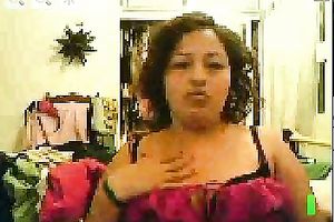 Plumpy big beautiful woman Latina cheating wife shows me her nifty butt on livecam