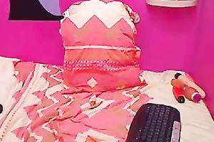 Raunchy cam model with miniature milk shakes is cumming for me on livecam