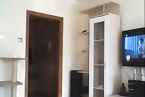 Webcam solo with non-professional doxy pounding her cookie with a fake penis