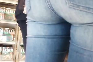 Girl with cute arse acquires caught on my hidden web camera in a shop