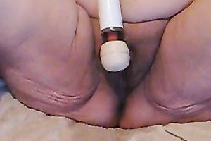 This noted cam wench is using 2 marital-devices at one time