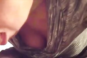 Hairy and thick 10-Pounder is sucked by skinny lusty hottie at the beach