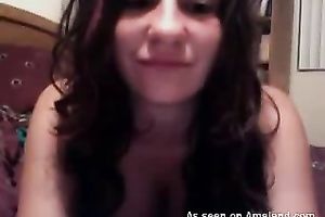 Nasty cam hottie demonstrates her mambos and hairless muff