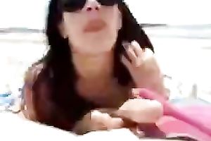 Awesome oral-sex from my Italian milf girlfriend on the beach