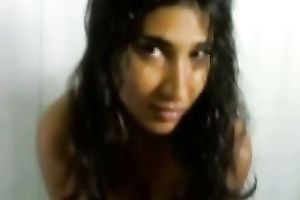 Mesmerizing brunette hair Indian girlfriend bonks like a porn star