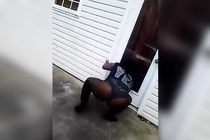 Yet some other arse shake clip