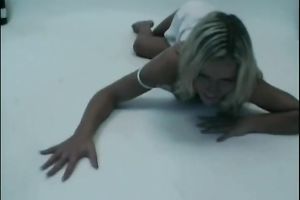 Hot backstage movie with attractive blonde seductress